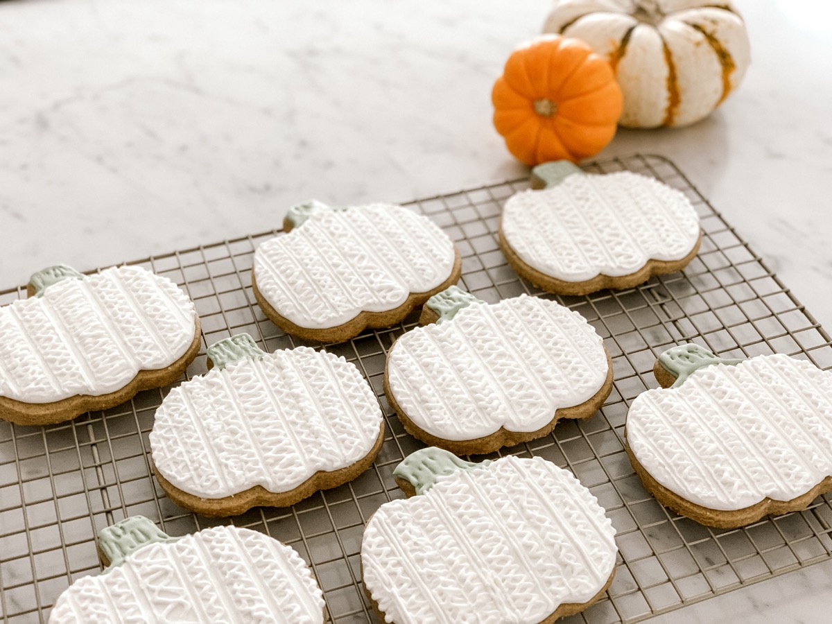 Cable Knit Pumpkin Cookies - perfect fall cookies that make you feel warm and cozy before you even take a bite!
