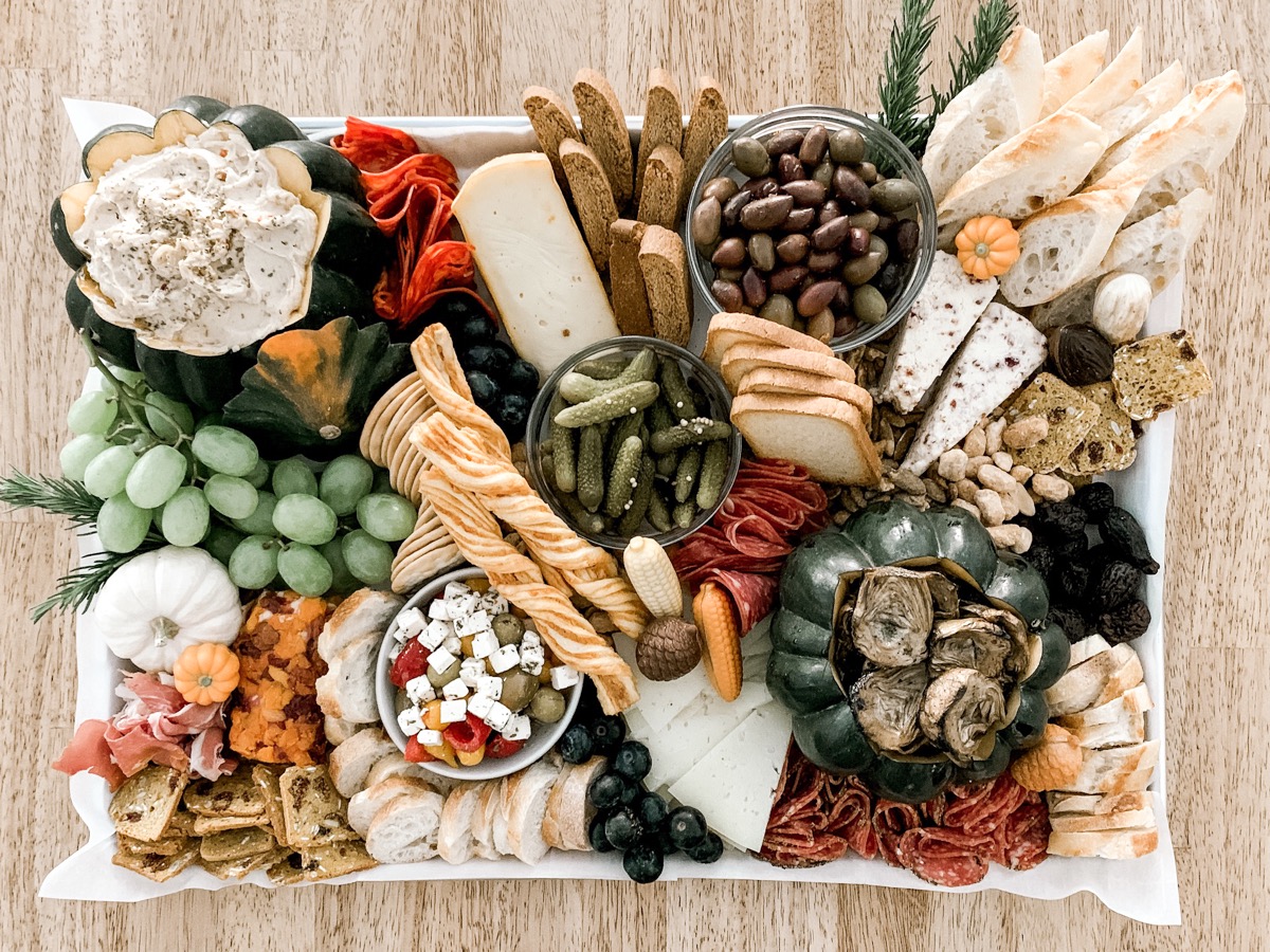 Fall inspired cheese board that will feed a large crowd and even please the kiddos! This charcuterie board is sure to be a hit at every fall and Thanksgiving gathering.