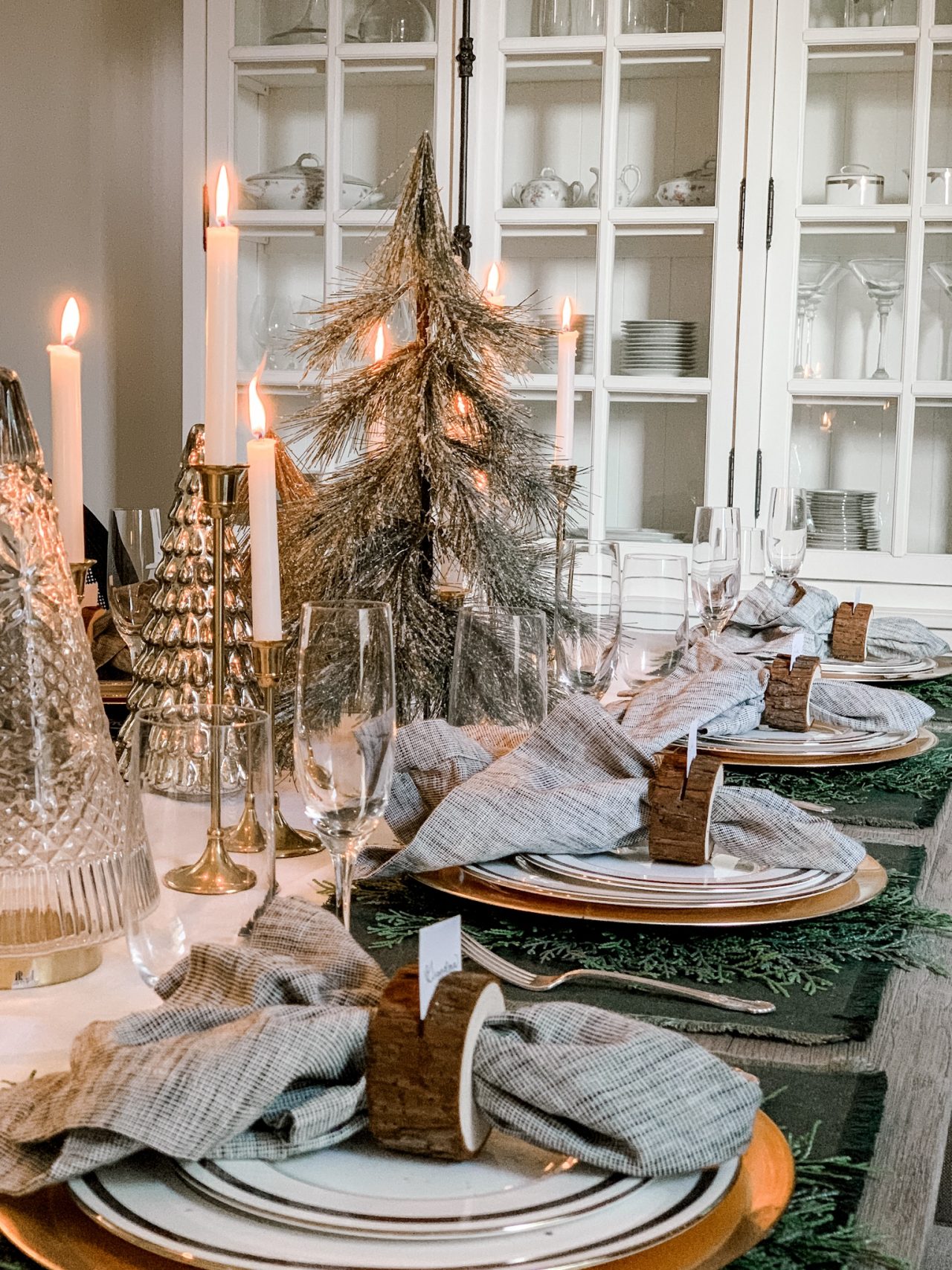 How to Create a Simple + Elegant Christmas Table - Jaclyn James Company