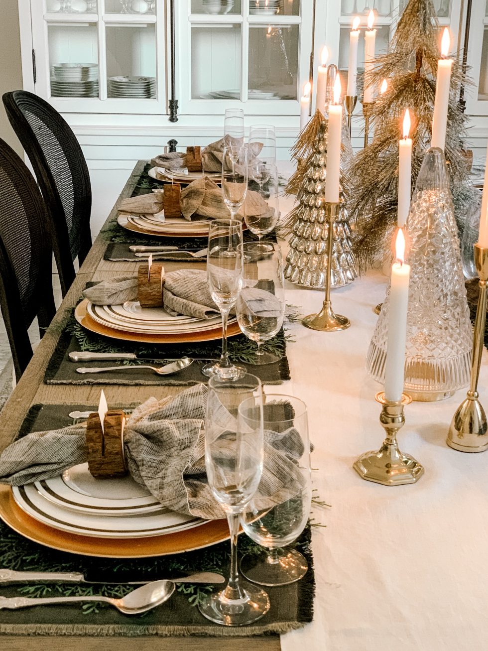 How to Create a Simple + Elegant Christmas Table - Jaclyn James Company